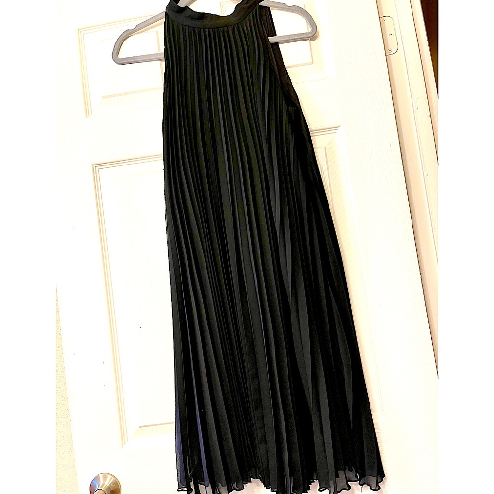 Forever 21 Black Chiffon Pleated Dress